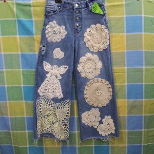 2254 Jeaniemade Size 4 Time and Tru High Rise Cropped Embellished Jeans